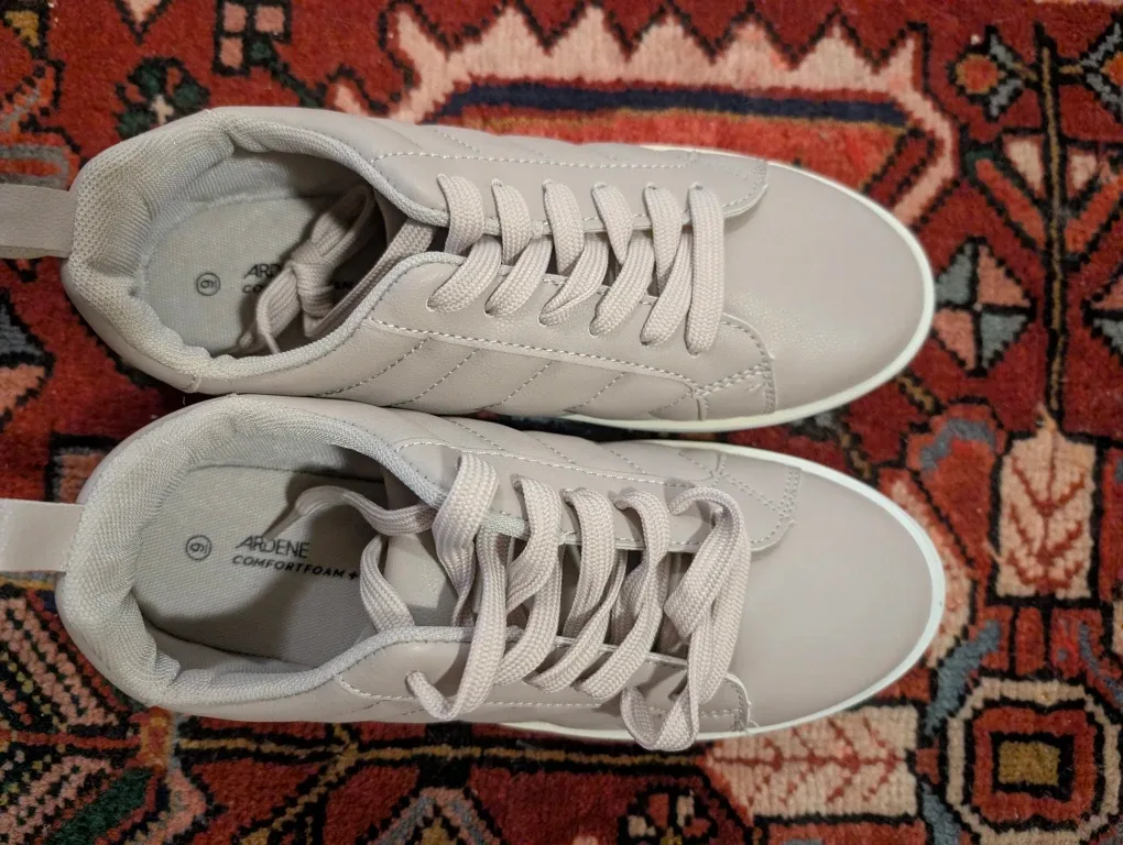 NEW Ardene Comfortfoam Sneakers - Size 9 image indicator(2)