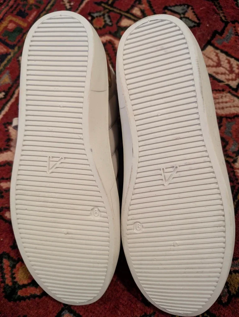 NEW Ardene Comfortfoam Sneakers - Size 9 image indicator(3)