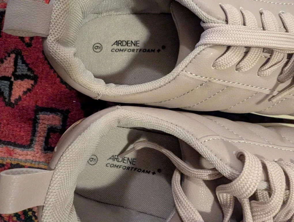 NEW Ardene Comfortfoam Sneakers - Size 9 image indicator(4)