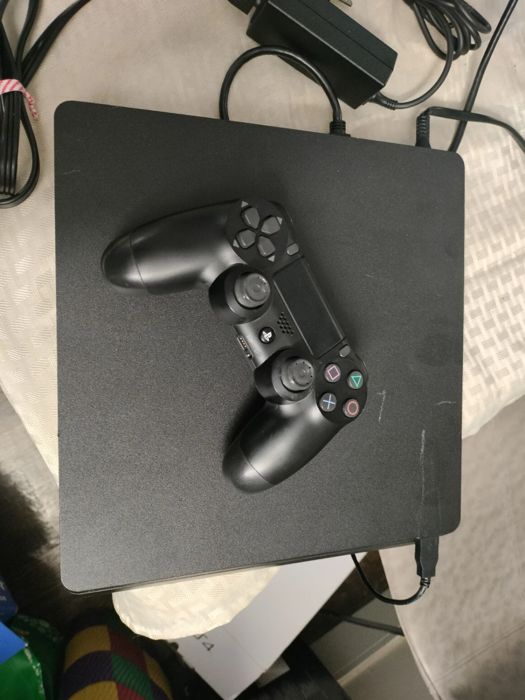Urgent sale PlayStation 4 1TB with Controller+4 games - photo 4