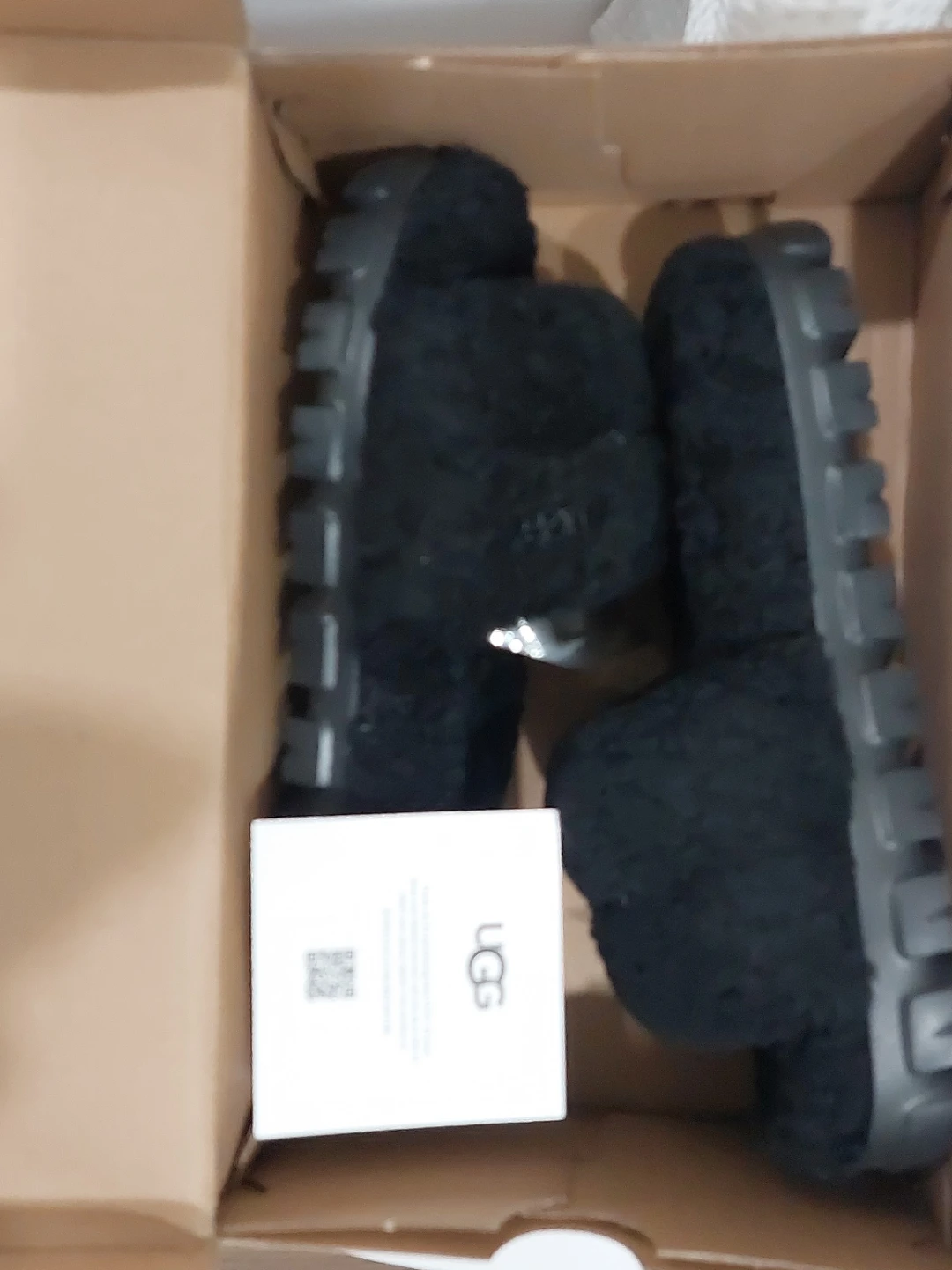 UGG 🧡  Fluff Yeah Slide Sandals - Size 6 - Black - photo 3