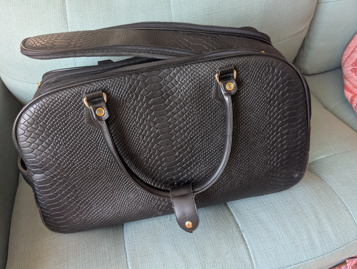 Luxurious Black Rolling Duffel Bag - photo 3