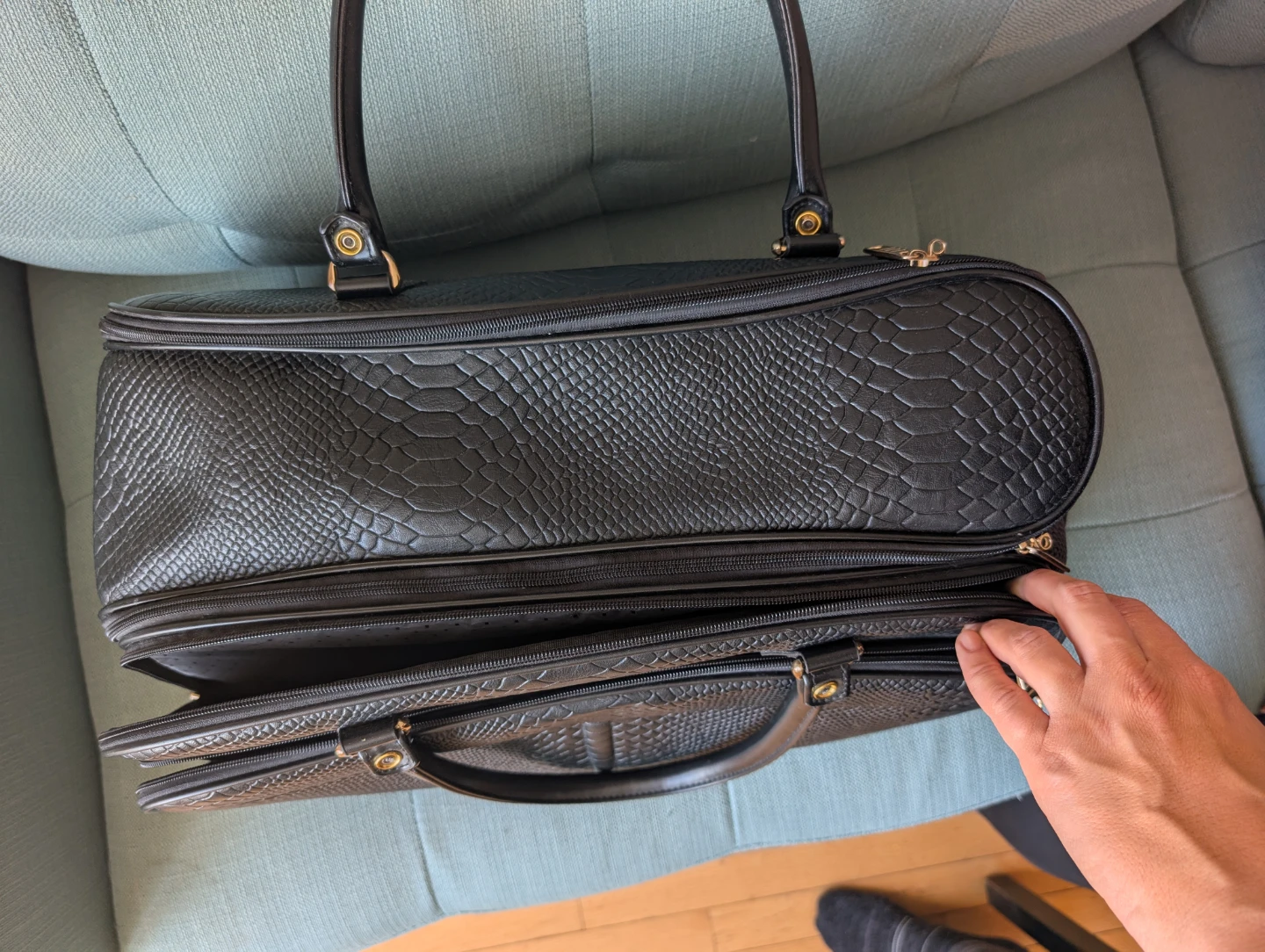 Luxurious Black Rolling Duffel Bag - photo 5