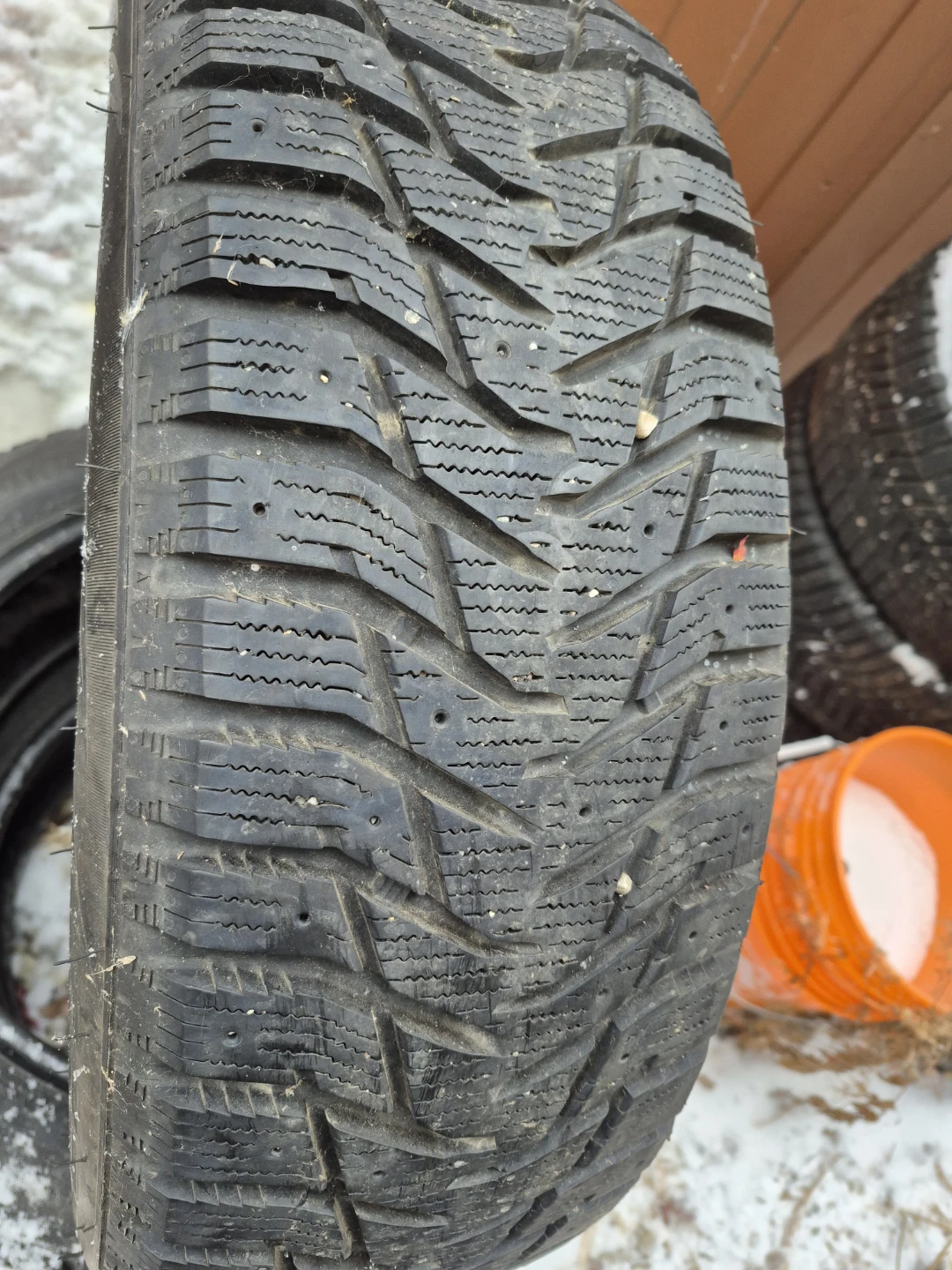 Certified one Winter Tires 215/65R16 98T - photo 3
