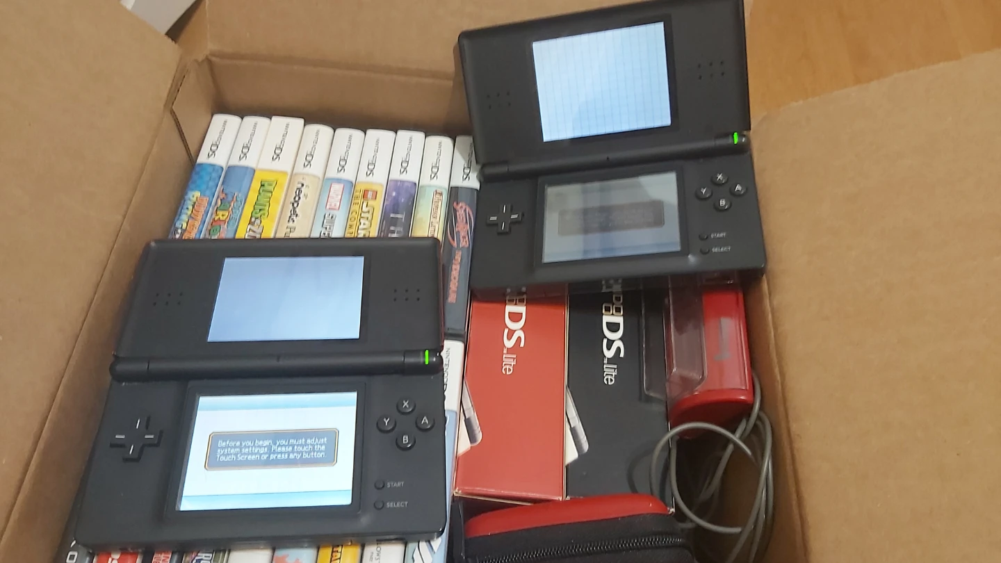 2 DS Lite with 19 Games - photo 2