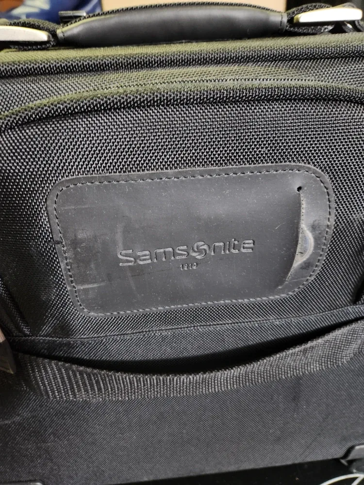 Samsonite Black Rolling Suitcase image indicator(4)