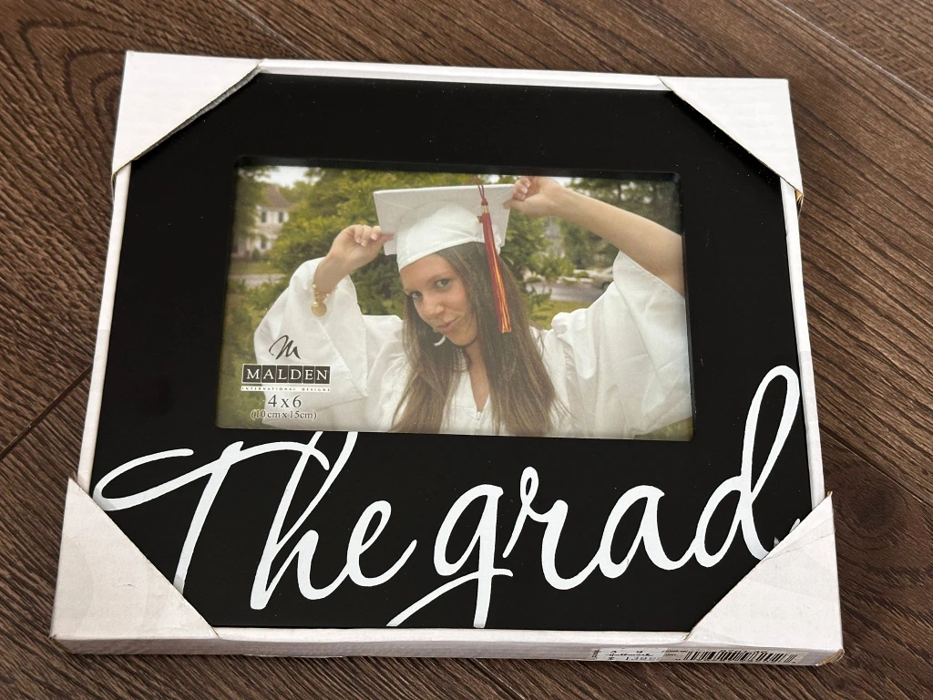 Malden International Designs 4x6 'The Grad' Frame