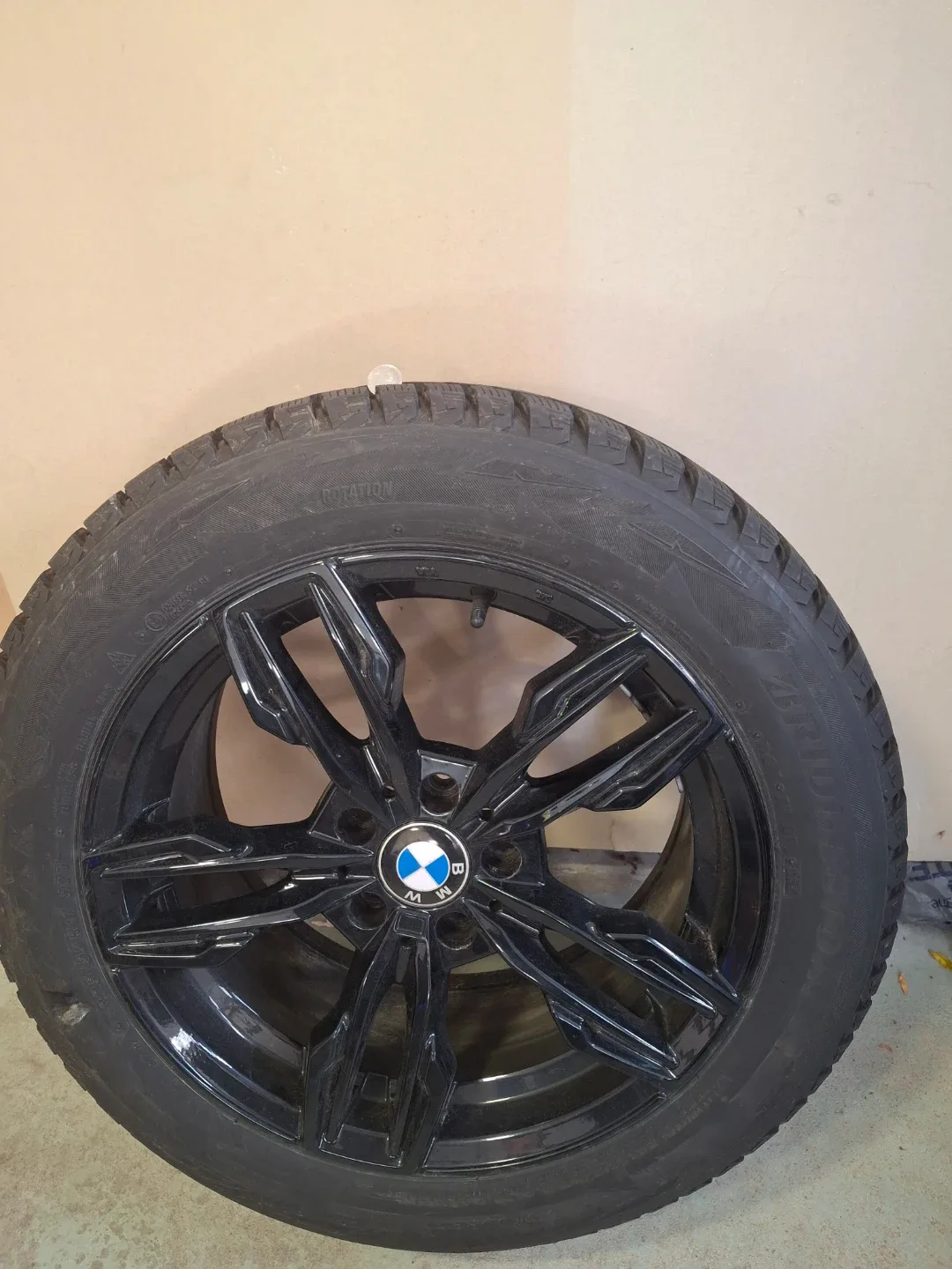 BMW 225/55R17 97T Winter Tire on Rim image indicator(6)