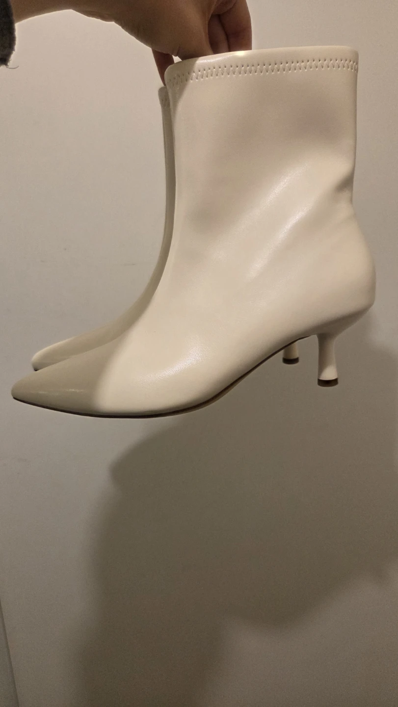 White pointed toe boots, size 9 - photo 2