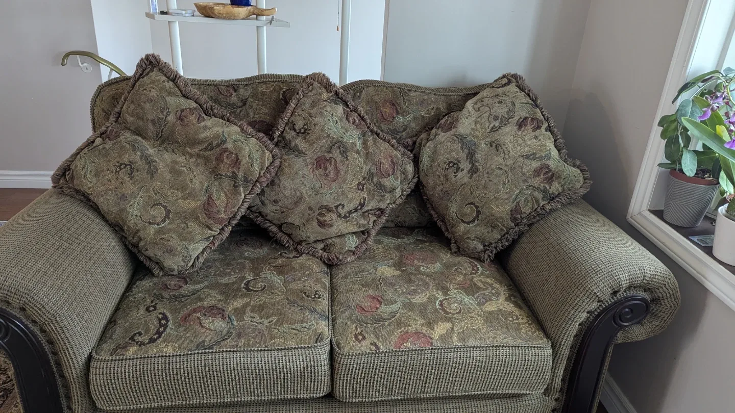 Floral Patterned Sofa and Chair Set image indicator(2)