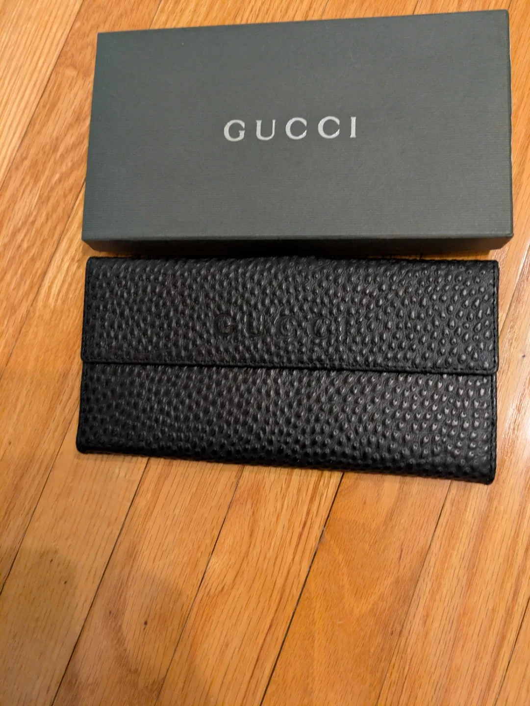#cleanout# brand new Gucci Black Leather Wallet - Includes Box image indicator(2)