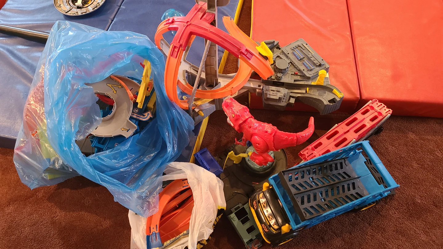 Hot Wheels Track Lot - T-Rex Rampage & More!
