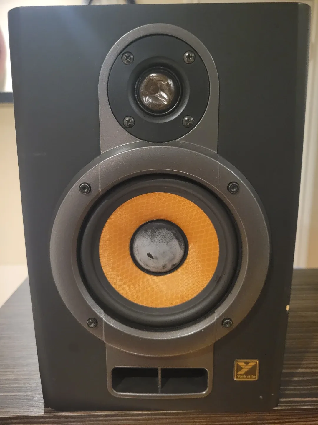 Yorkville YSM2P Active Studio Monitor image indicator(2)