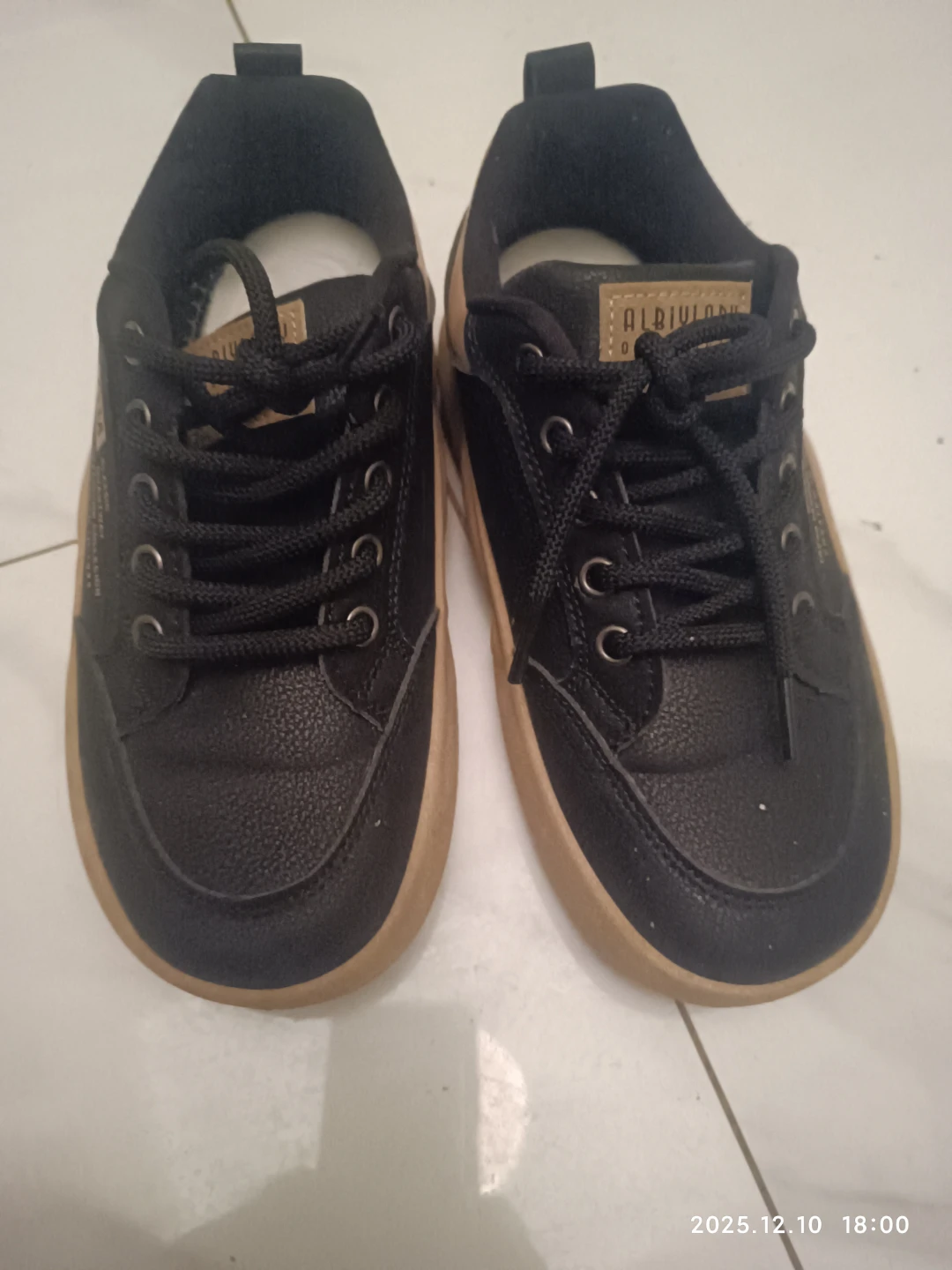 ALBIVIOLAN Black Sneakers
