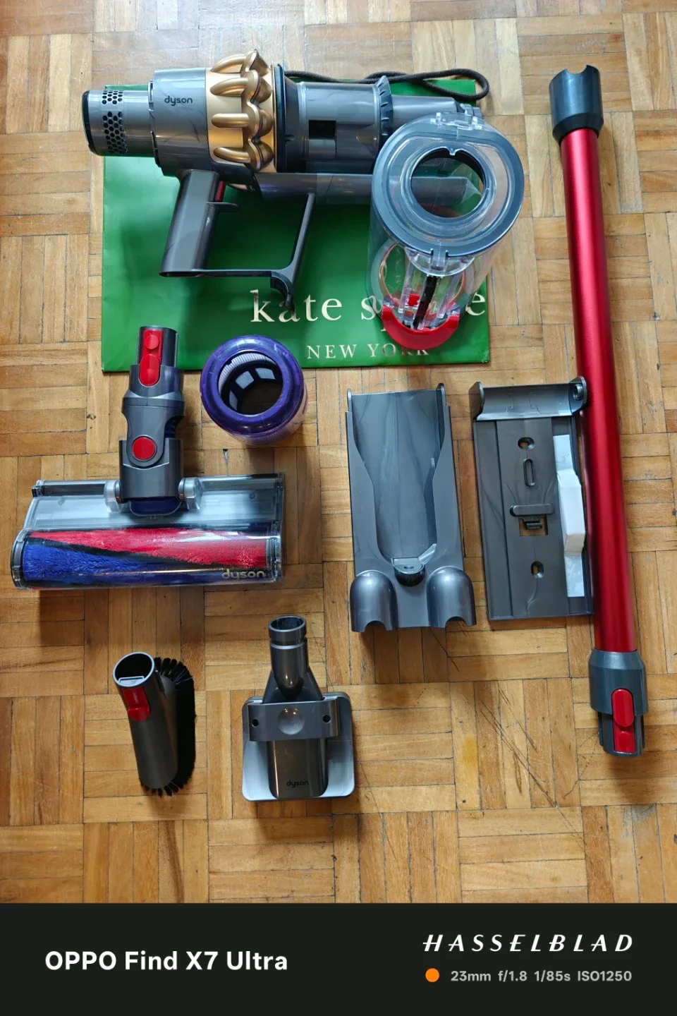 Dyson V11 limited edition color BRAND NEW , NEVER BEEN USED image indicator(7)