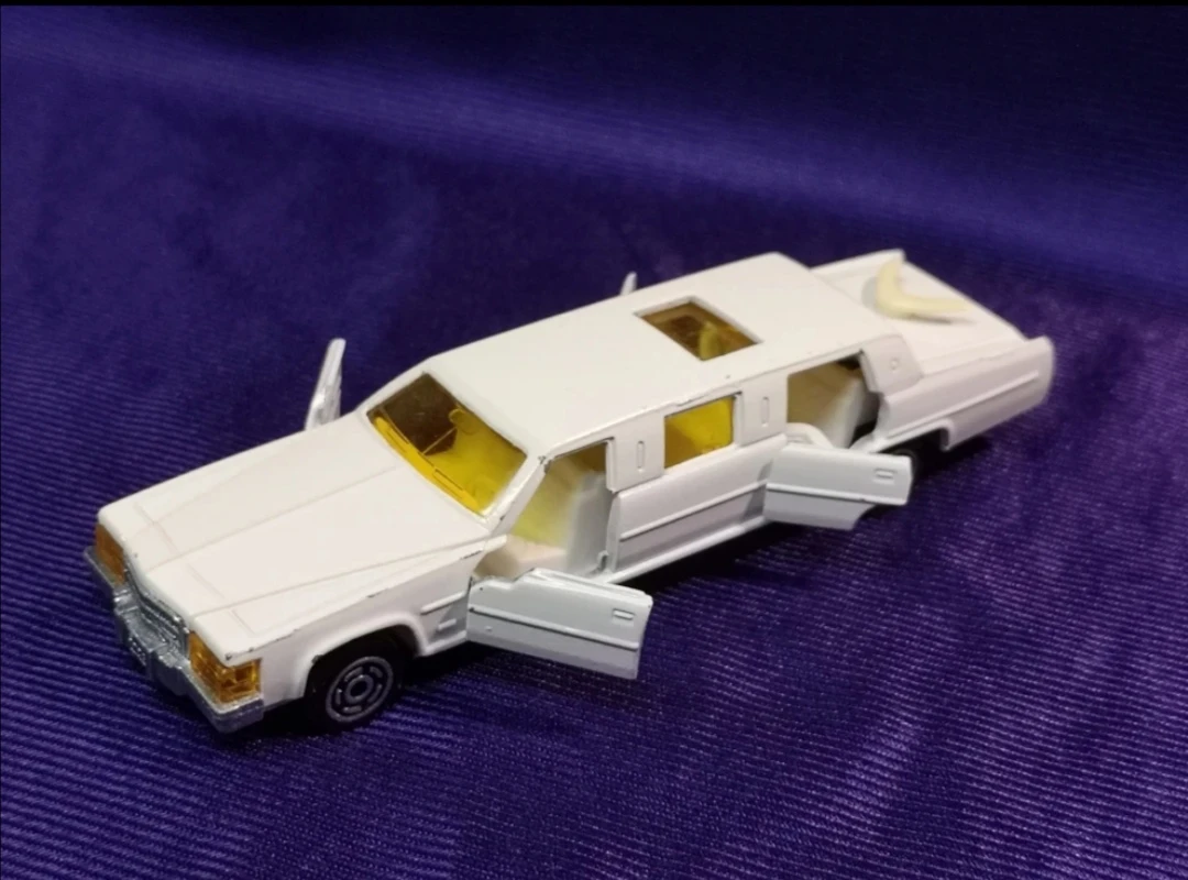 '77-'84 Cadillac Sedan De Villa ~ Hot Wheels Majorette Diecast