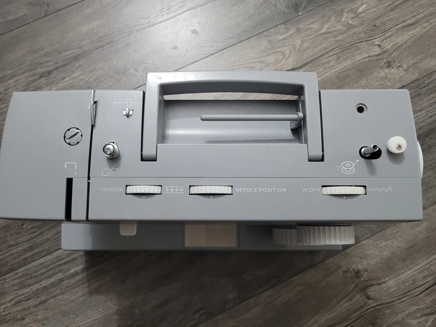 Singer Heavy Duty 4423 Sewing Machine - photo 3