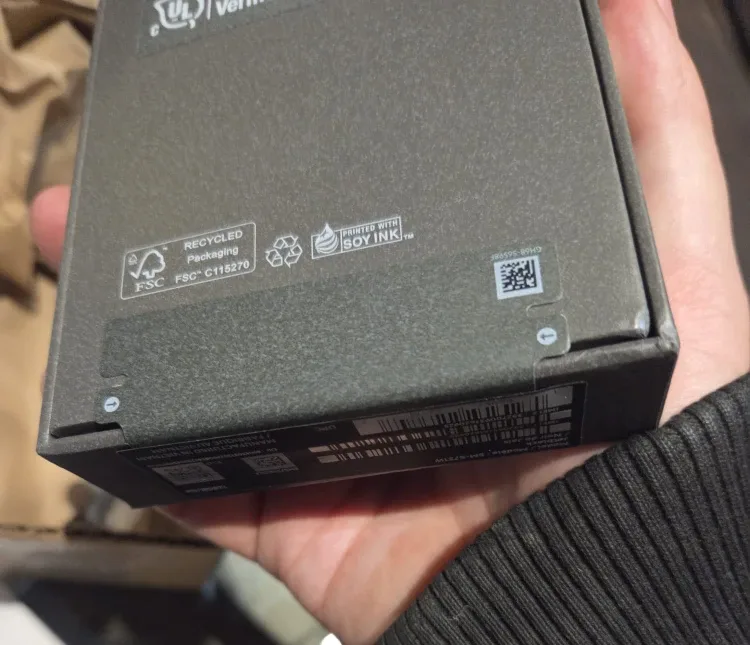 BNIB (factory sealed) Samsung Galaxy S25 FE (black 128gig) image indicator(4)