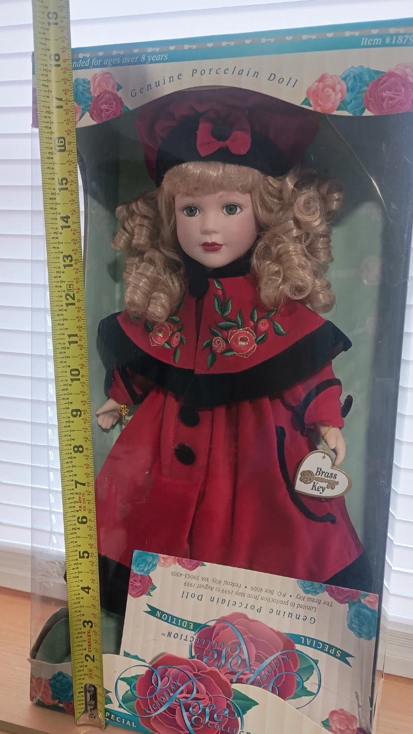 Brass Key Keepsake Porcelain Doll - photo 4