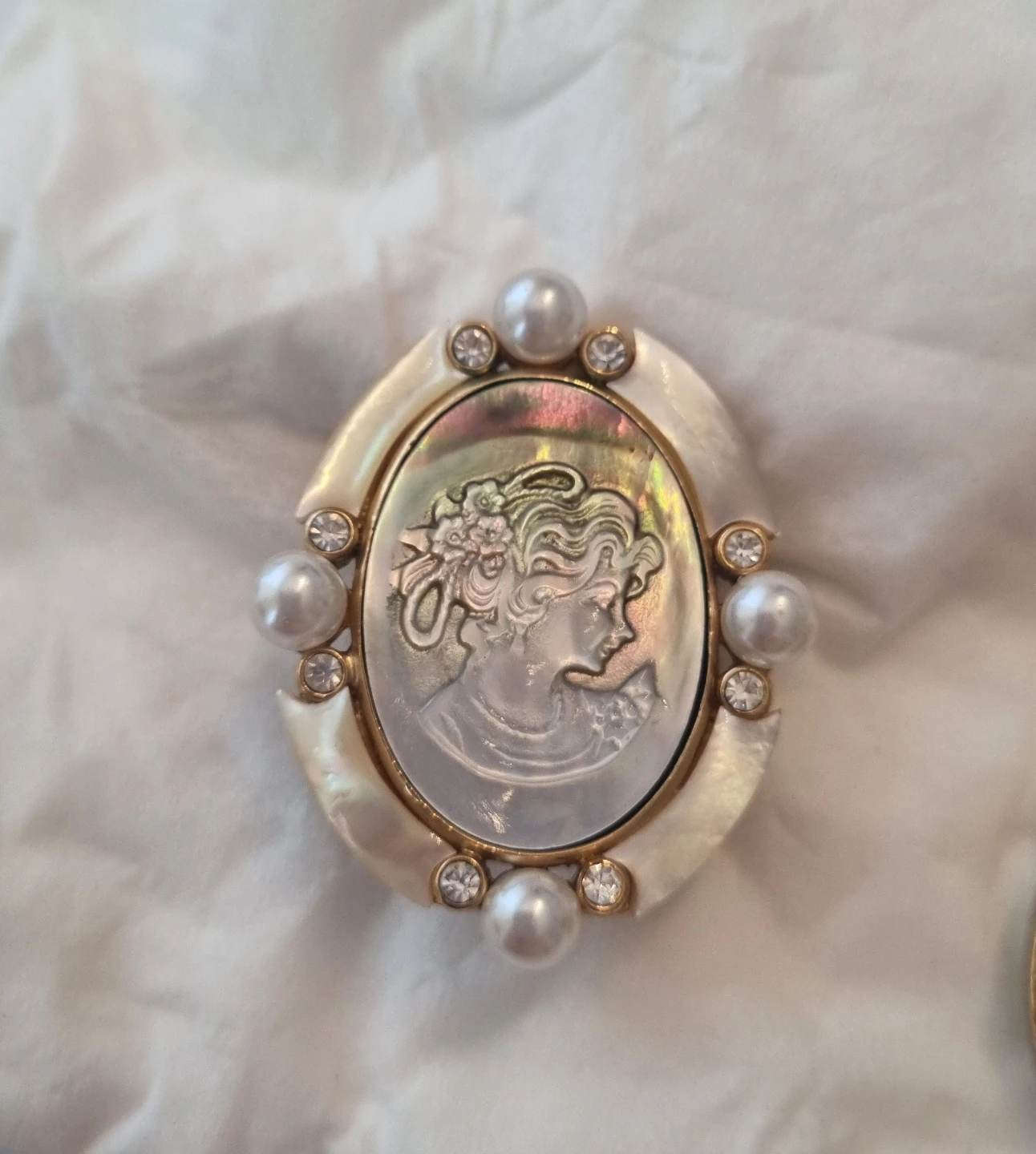 Vintage B.S.K. Cameo Clip-on Earrings - photo 2
