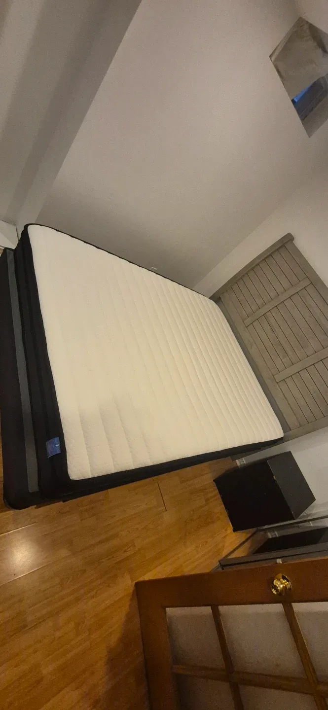 Queen Size Mattress New used one month onlyy image indicator(2)