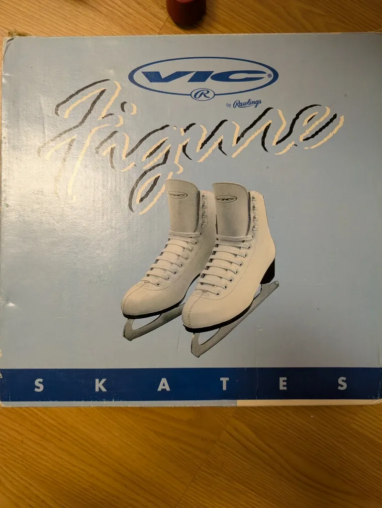 VIC by Rawlings Figure Skates image indicator(3)