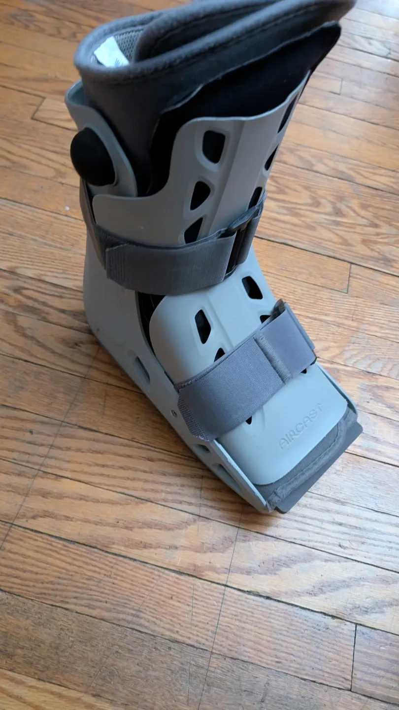 Aircast Walking Boot - Size Large