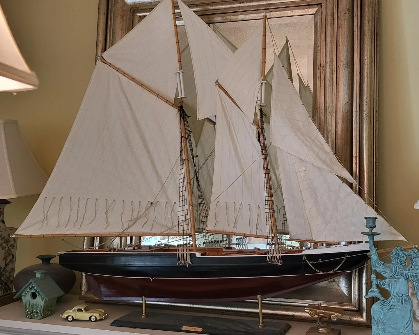 Bluenose Model Sailboat image indicator(2)