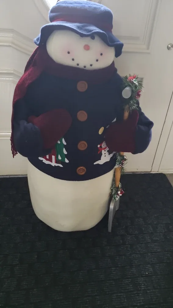 3 ft Snowman.Has some wear on bottom as shown in picture.