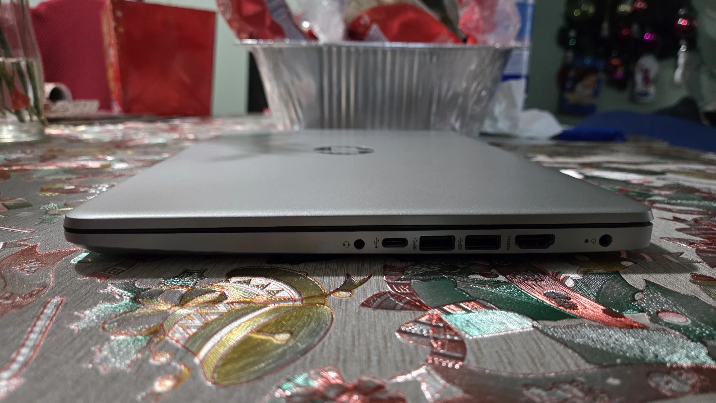 HP Laptop - Like New - photo 2