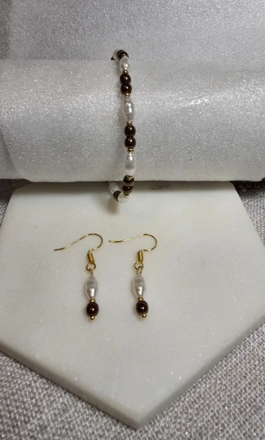 Pearl and Brown Bead Jewellery Set image indicator(2)