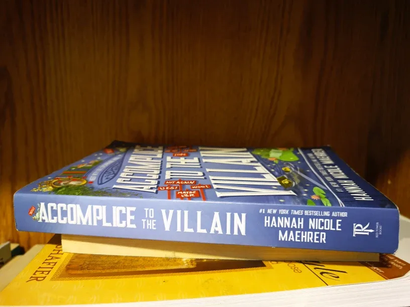 Accomplice to the Villain book image indicator(2)
