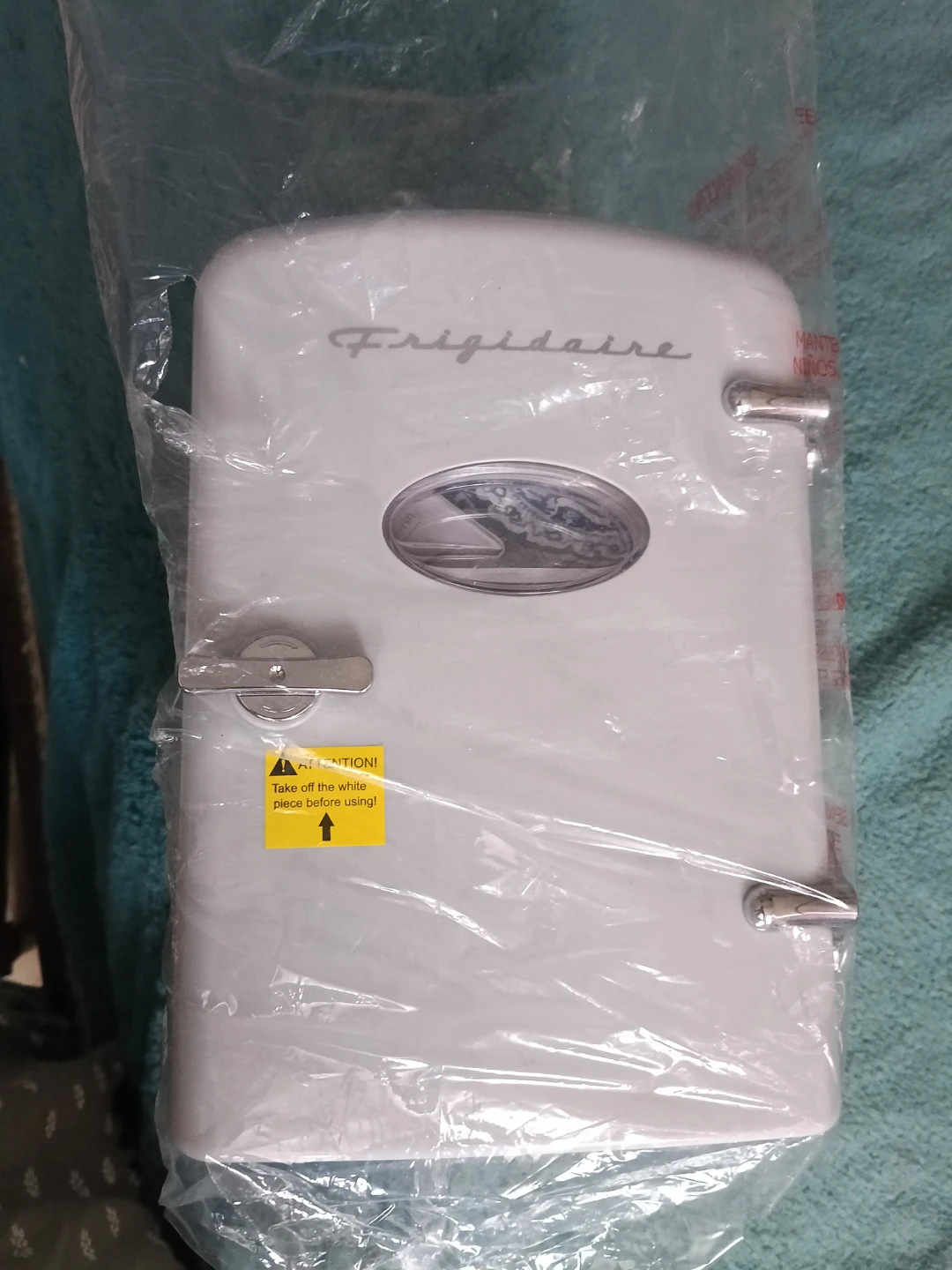 New!!!  Frigidaire Mini Personal Fridge Cooler