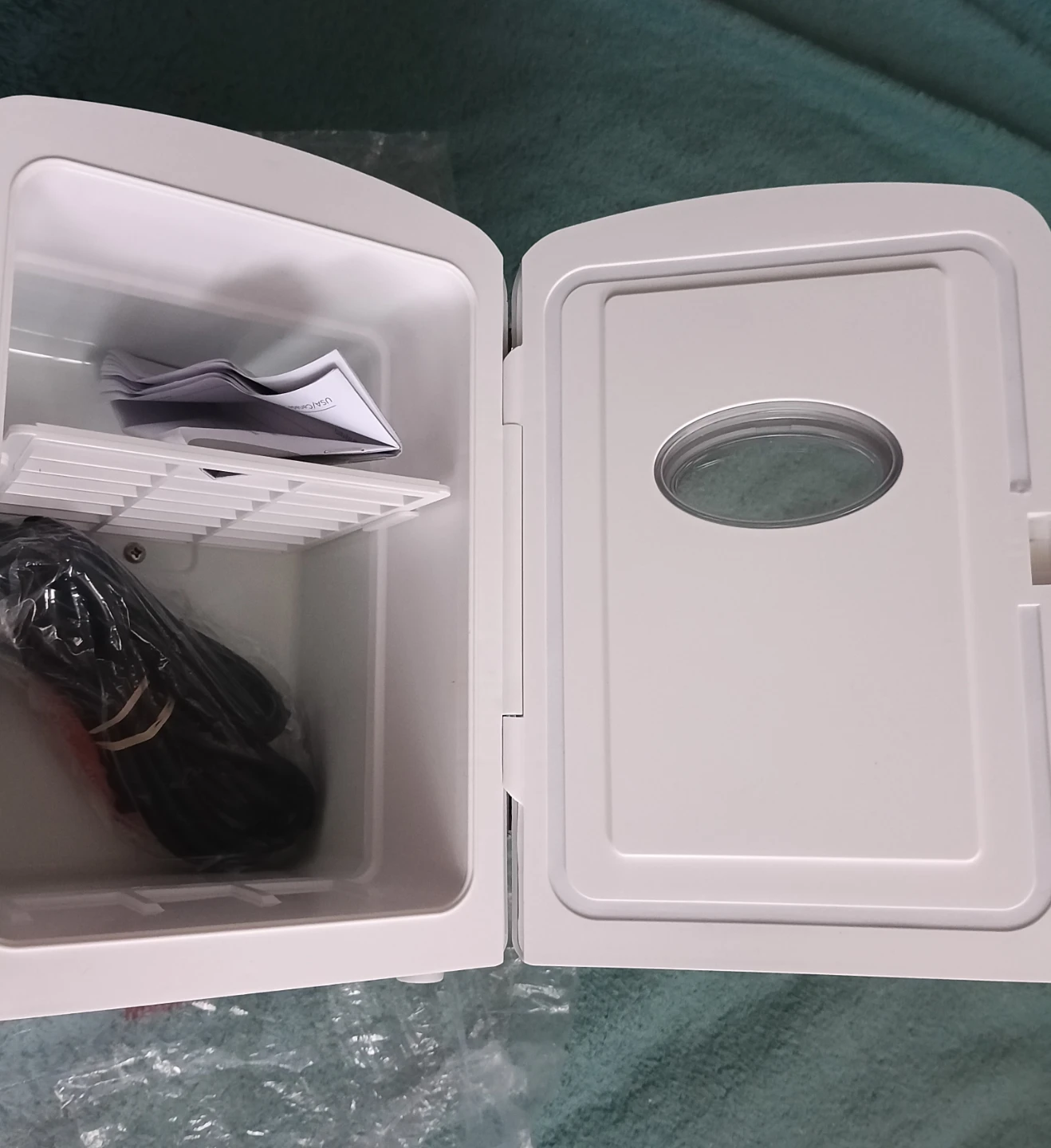 New!!!  Frigidaire Mini Personal Fridge Cooler - photo 2