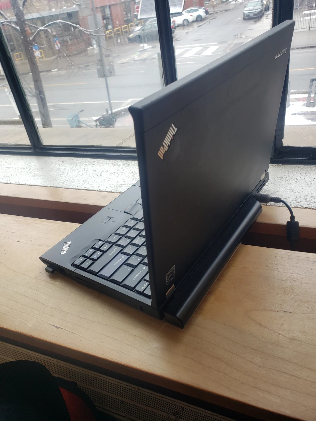 Lenovo ThinkPad X220 Laptop - photo 2
