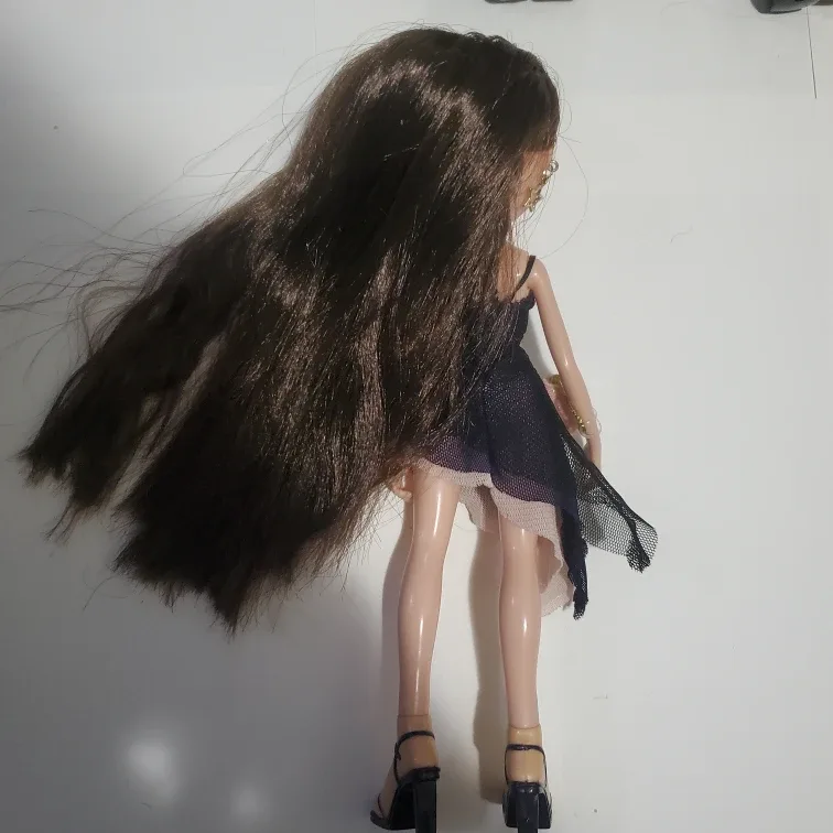 Bratz Ice Skating Dana + Mini Bratz image indicator(5)