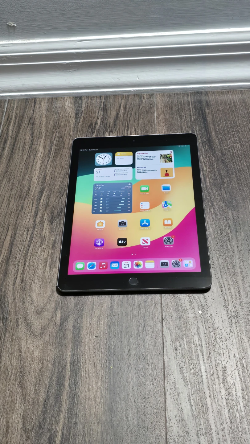 Apple iPad 6 generation 9.7" 32gb wifi (Very good)