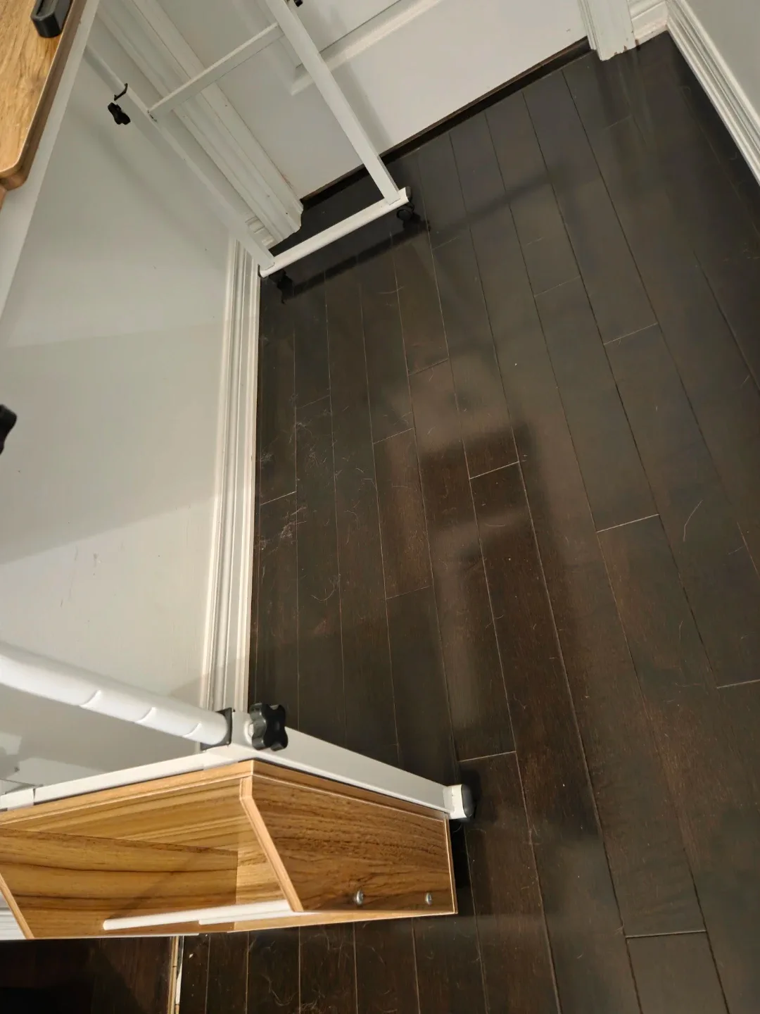 Adjustable mobile over bed table image indicator(6)