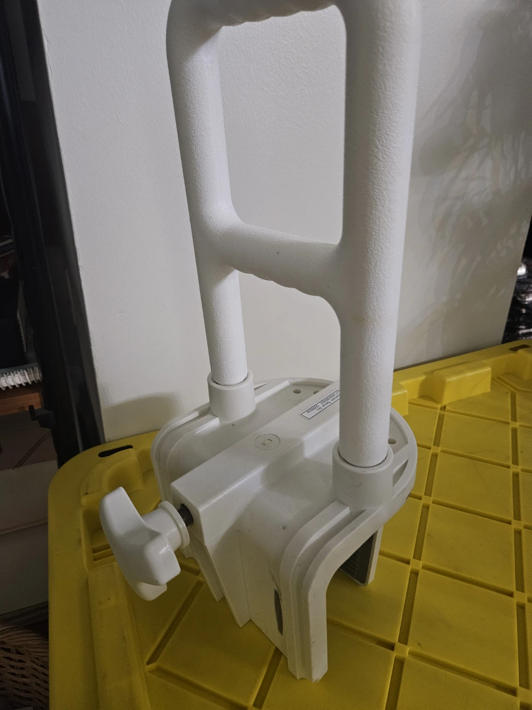 Adjustable Bathtub Grab Bar