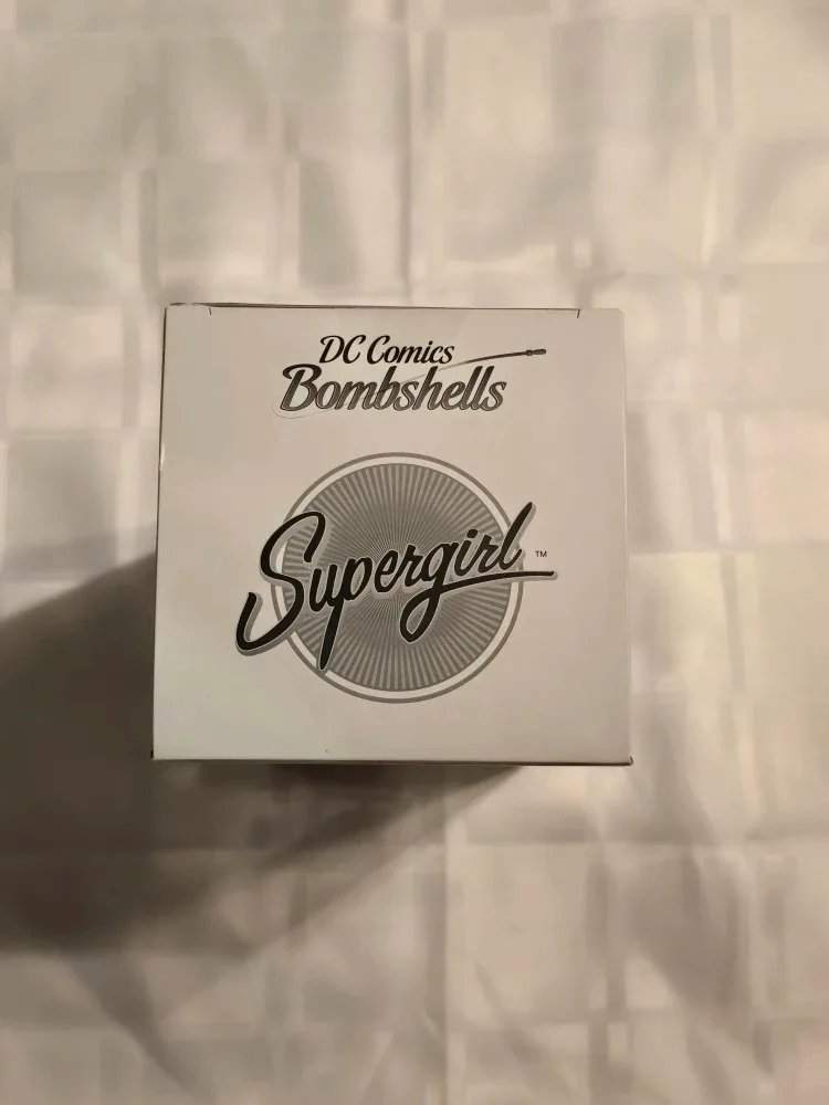 DC Comics Bombshells Supergirl Vinyl Figure image indicator(2)