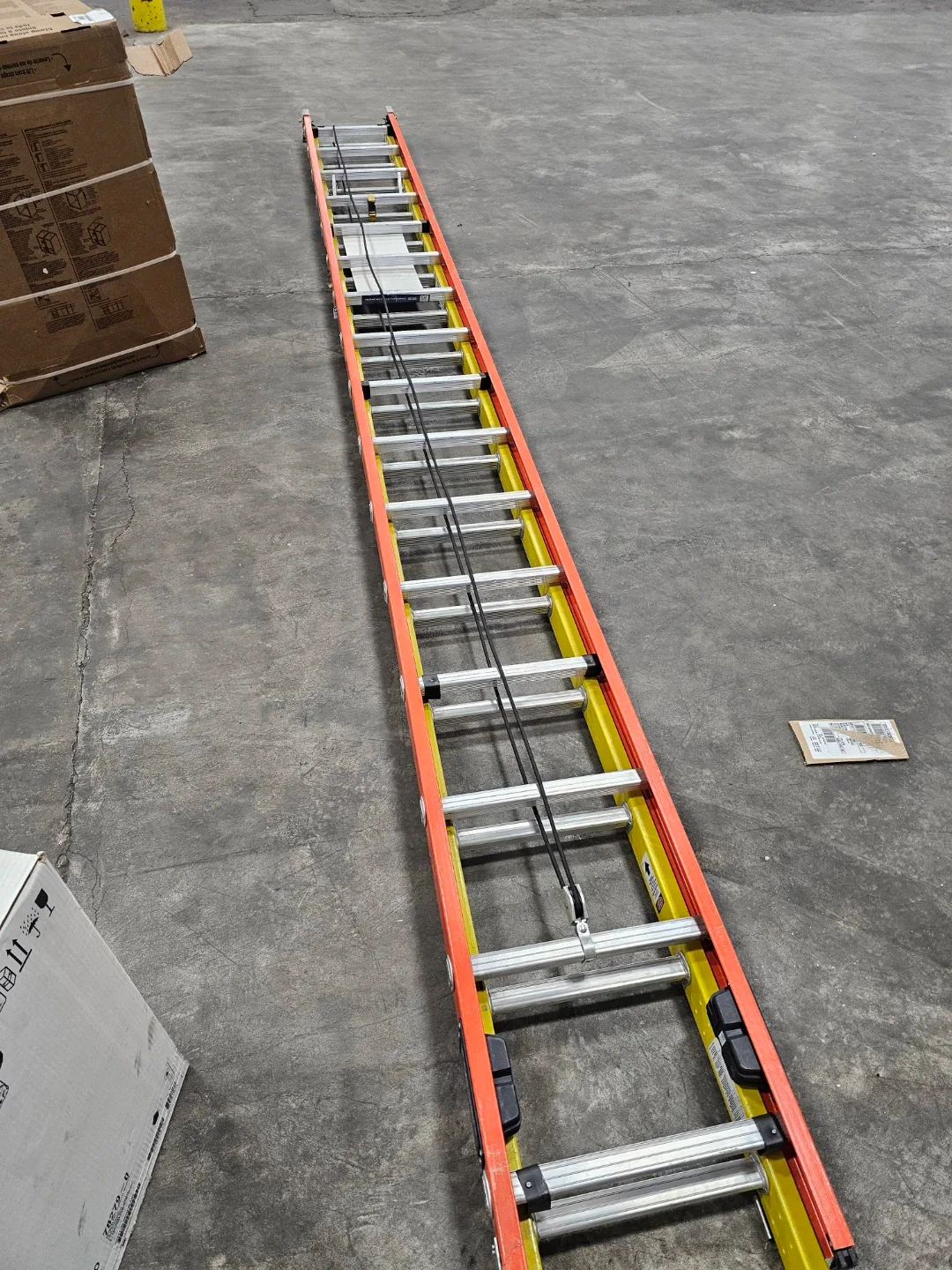Werner Glidesafe 32 ft Extension Ladder image indicator(3)