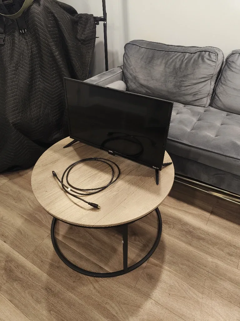 onn. Roku TV 24in 720p (no remote) image indicator(7)