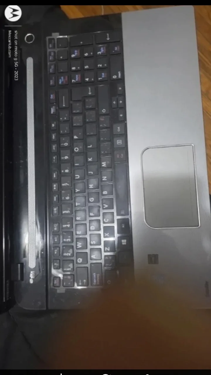 Toshiba Satellite L70-A Laptop image indicator(2)