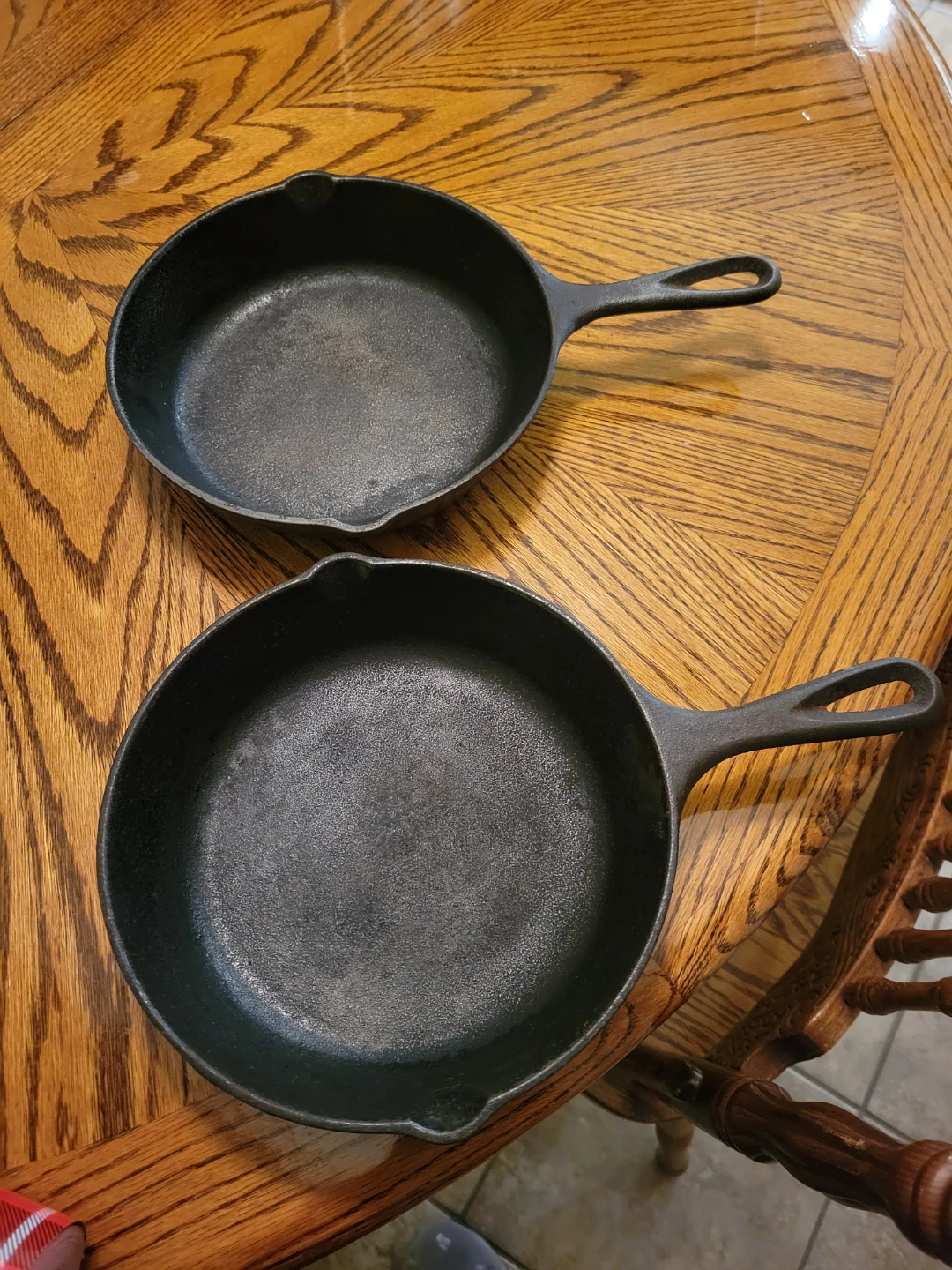Lodge Cast Iron Skillets - Set of 2.  Pans - photo 4
