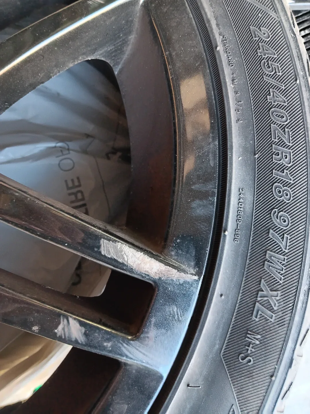 Audi Wheel with Tire 245/40ZR18 #cleanout image indicator(2)
