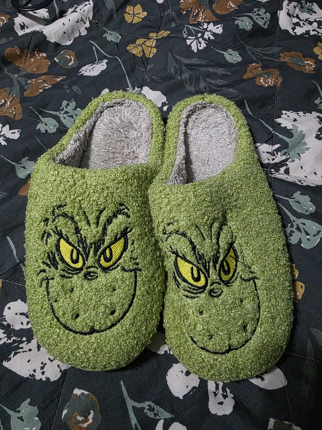 Grinch Slippers Size 8