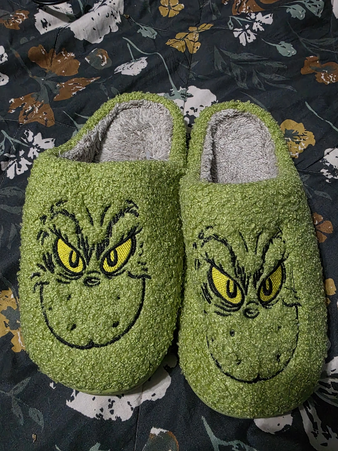 Grinch Slippers Size 8 - photo 2