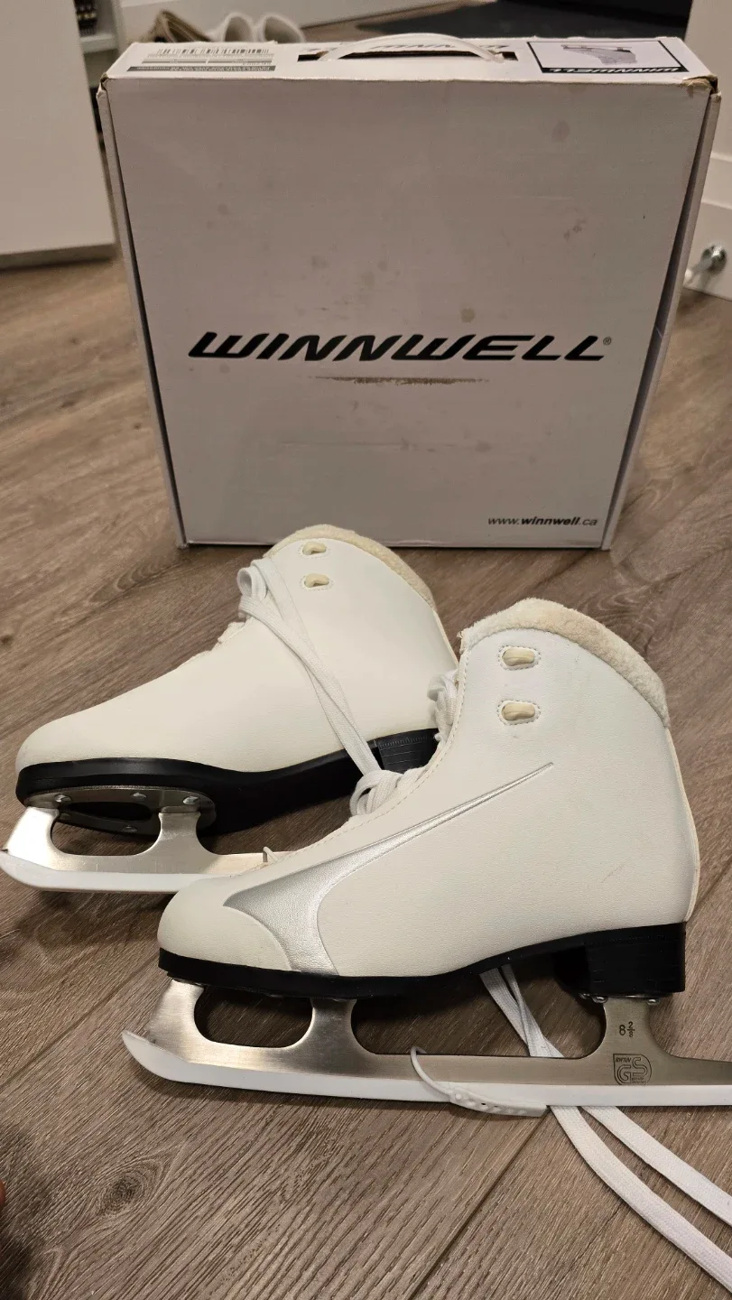 Winnwell Figure Skates - Size 3 (22.6 cm)- White image indicator(3)