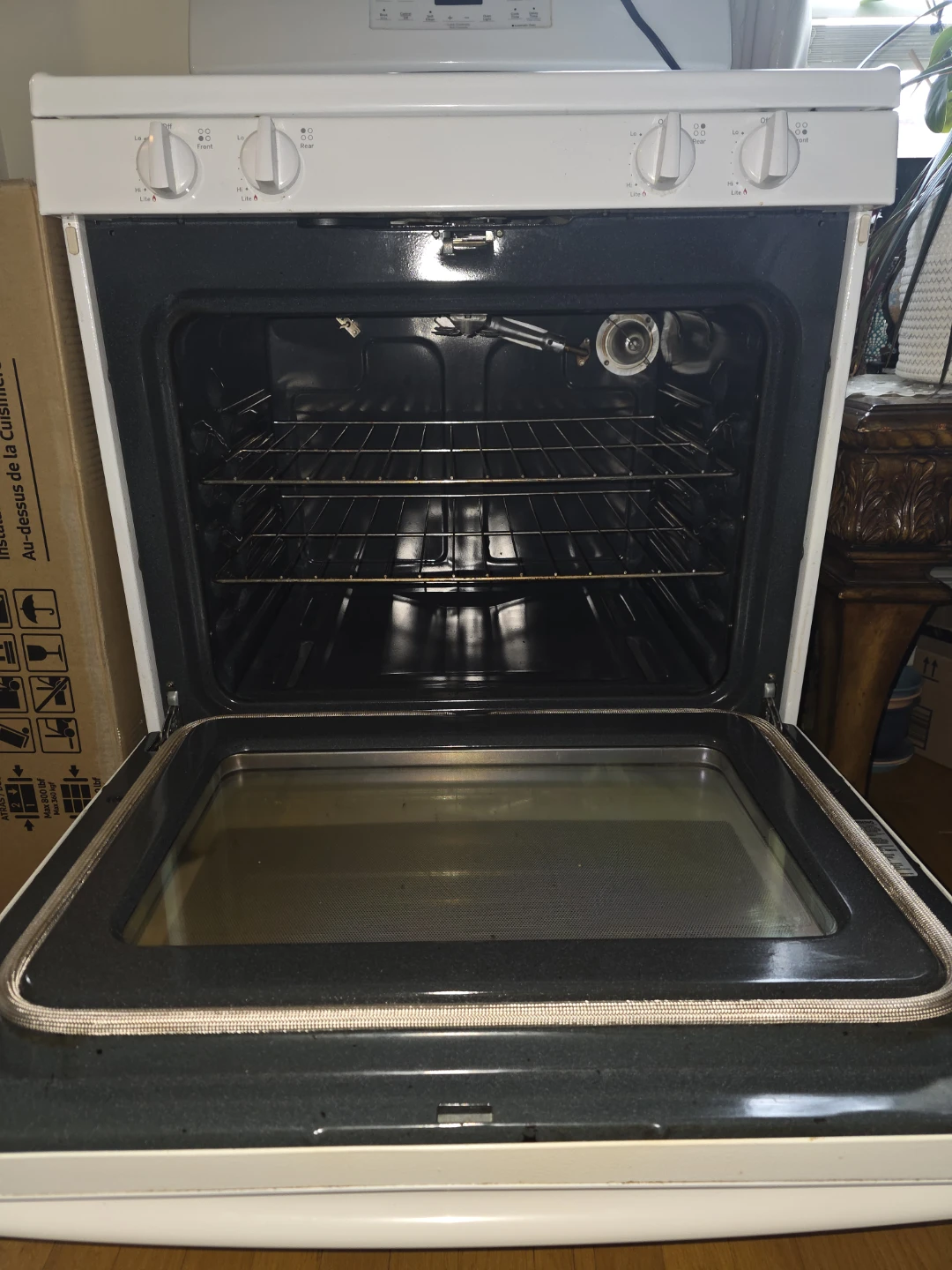 GE 30 inch Gas Range Oven - White - photo 3