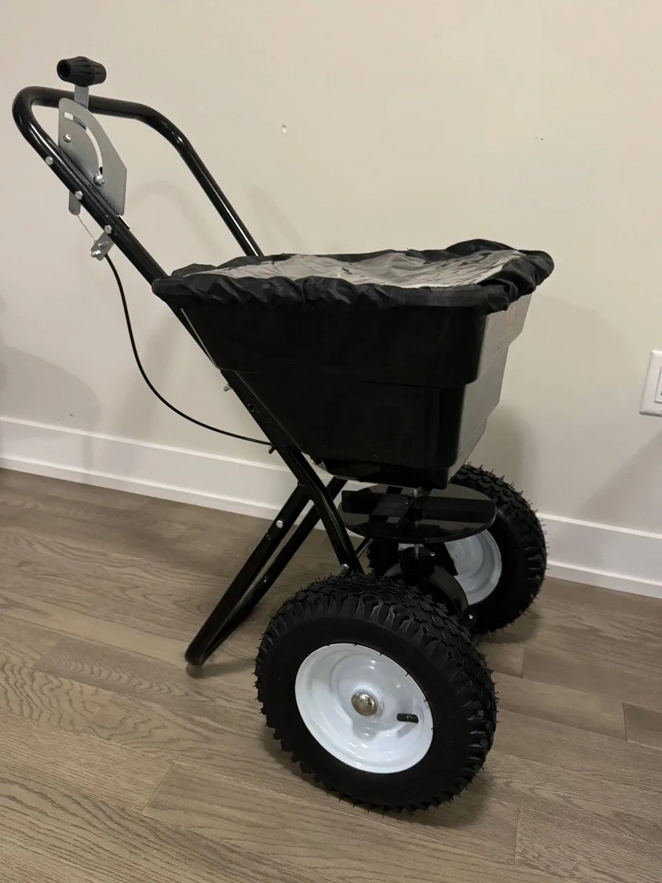 MoNiBloom Walk-Behind Spreader